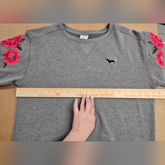 Victoria's Secret PINK Embroidered Flower Sleeve Pullover Sweatshirt Grey Medium - Picture 12 of 15